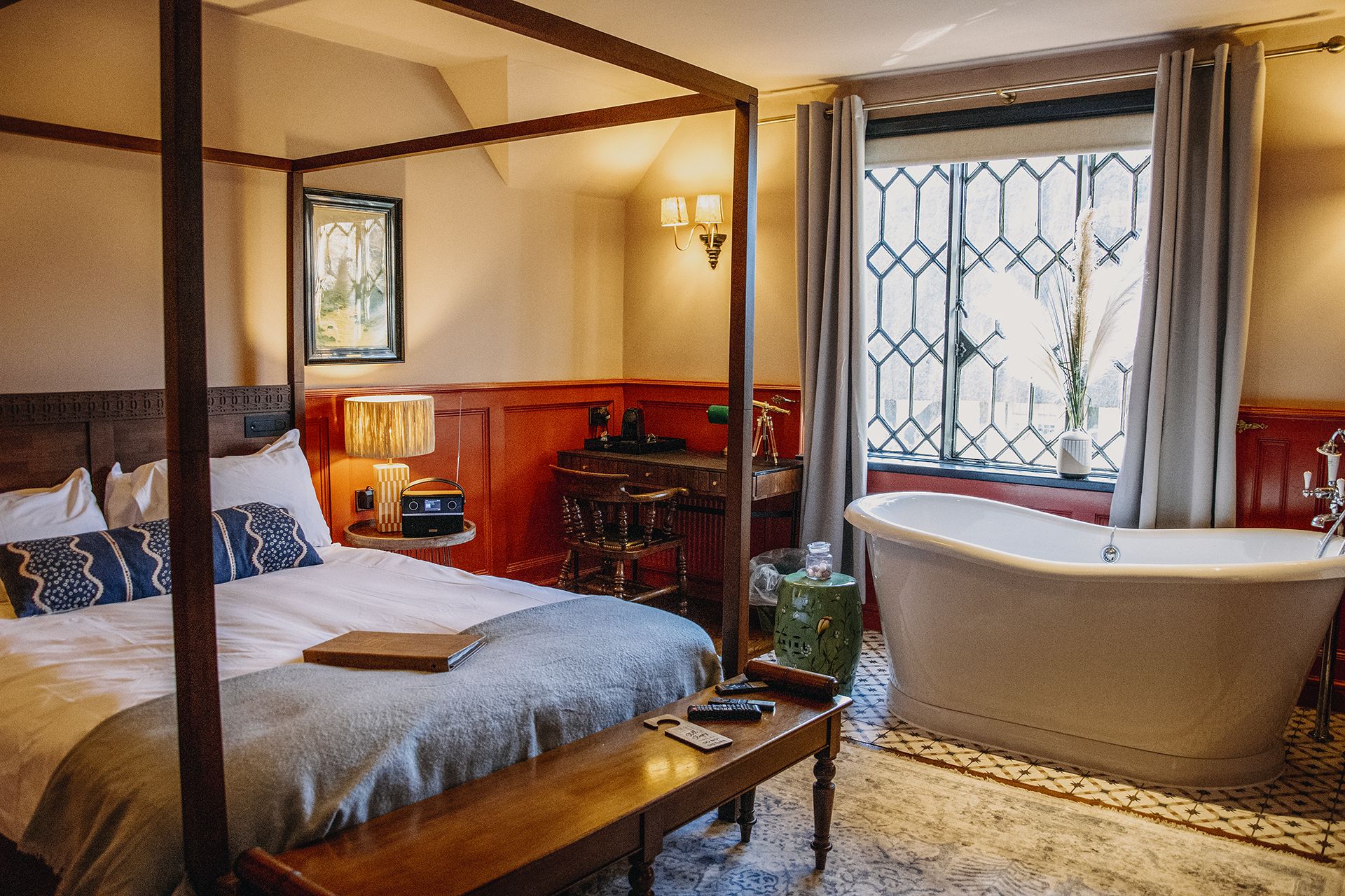 Elegant Four Poster