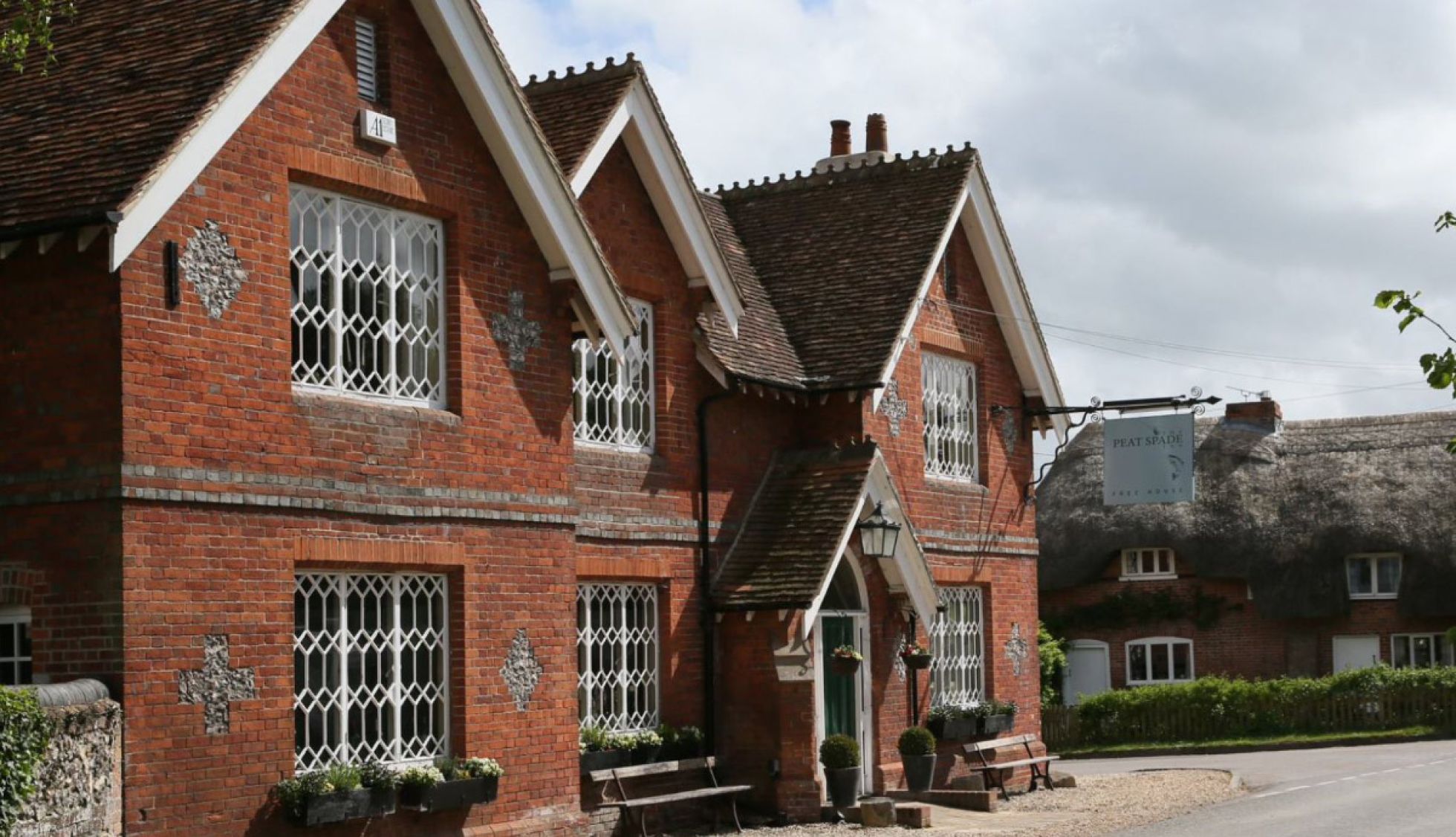 Exterior The Peat Spade Inn